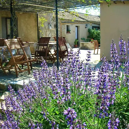 Baglio Anaste' 山林小屋